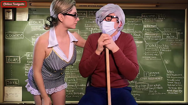 Profesora nueva se folla a bitch Profesor anciano para poder subir de rango en el salón de clases