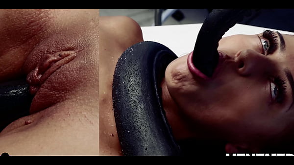 Small lady screwed by Alien – Haneen