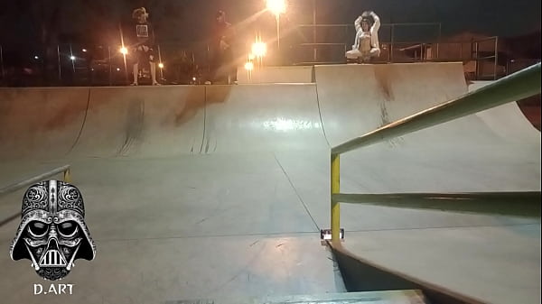 {Golden|Fantastic{wonderful} Bath tripo na pista de skate, de presente de natal {do|manage|perform|create|carry out{would} papai noel de chifrinhos