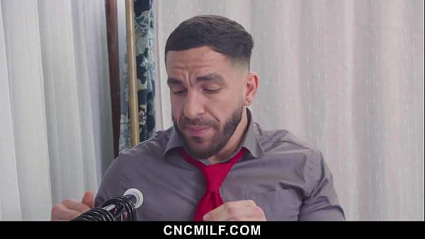 The Scorching Milf Gross sales People Allowing Their Customer Freeuse Their Whereas He Retailers. – Cncmilf